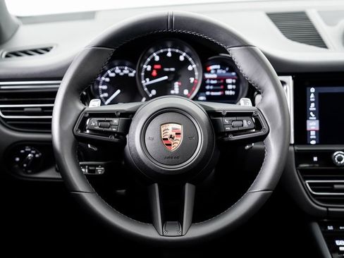 Used 2025 Porsche Macan image 13