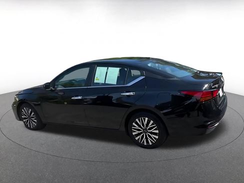 Used 2025 Nissan Altima 2.5 SV FWD image 10