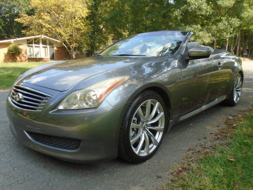 Used 2010 INFINITI G37 Convertible w/ Premium Pkg RWD image 1