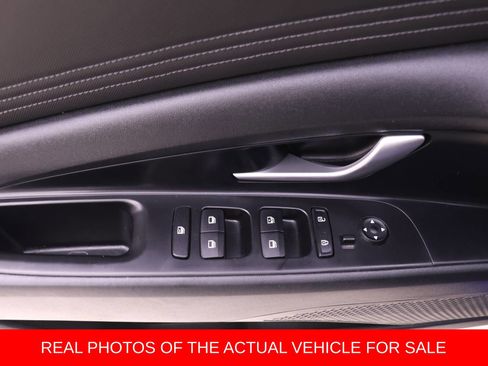 Used 2021 Hyundai Elantra SEL w/ Convenience + Premium Package image 9