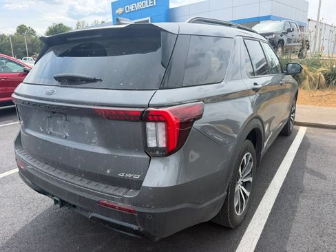 Used 2025 Ford Explorer ST-Line AWD/4WD image 4