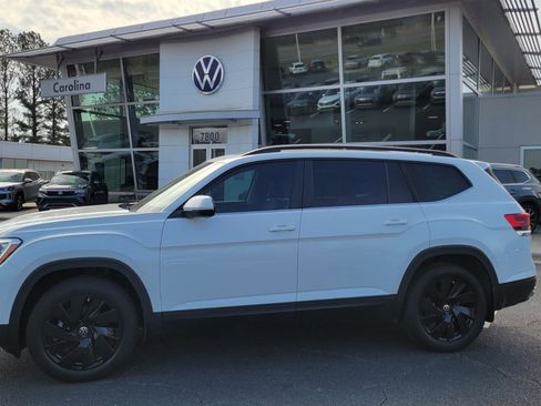 Certified 2025 Volkswagen Atlas SE w/ Panoramic Sunroof Package image 2