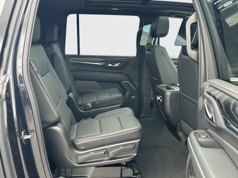 Used 2024 GMC Yukon XL Denali w/ Advanced Technology Package AWD/4WD image 21