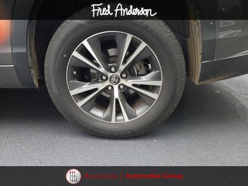 Used 2016 Toyota Highlander XLE FWD image 8
