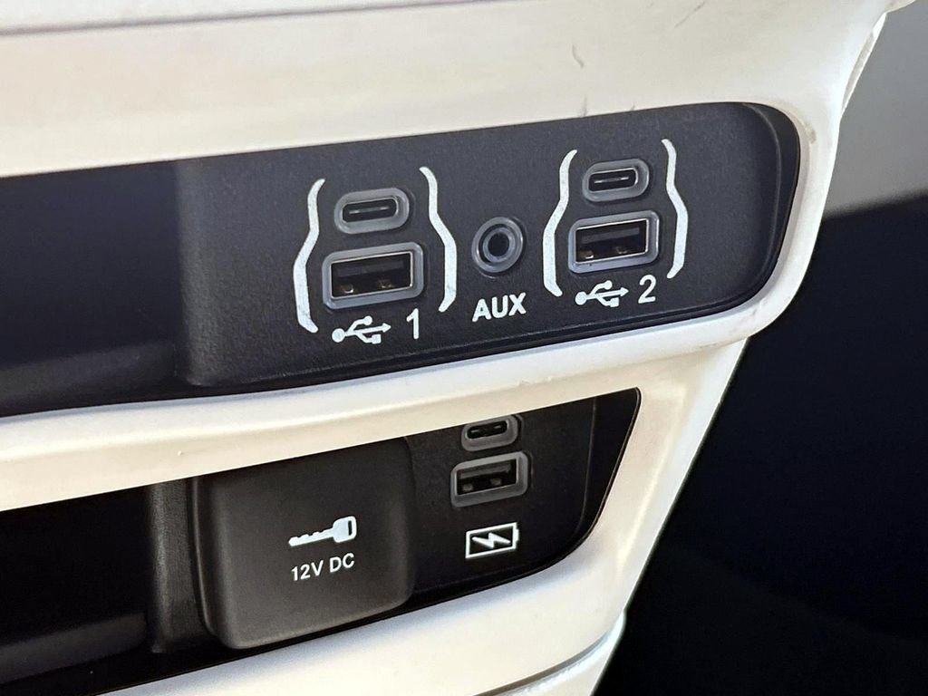 Used 2022 Chrysler Pacifica Touring-L FWD image 29