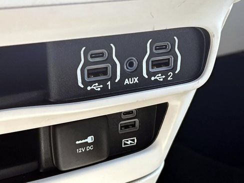 Used 2022 Chrysler Pacifica Touring-L FWD image 29