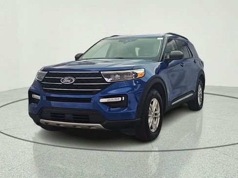 Used 2020 Ford Explorer XLT w/ Equipment Group 202A AWD/4WD image 2