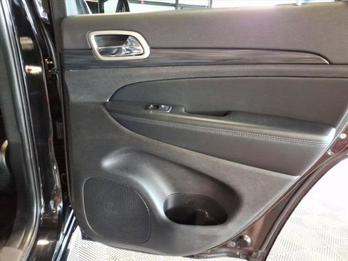 Used 2021 Jeep Grand Cherokee Laredo X image 12