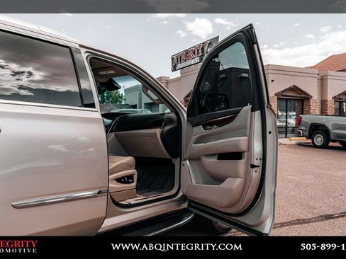 Used 2016 Cadillac Escalade Luxury AWD/4WD image 59
