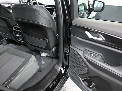 New 2025 Jeep Grand Cherokee Laredo image 19