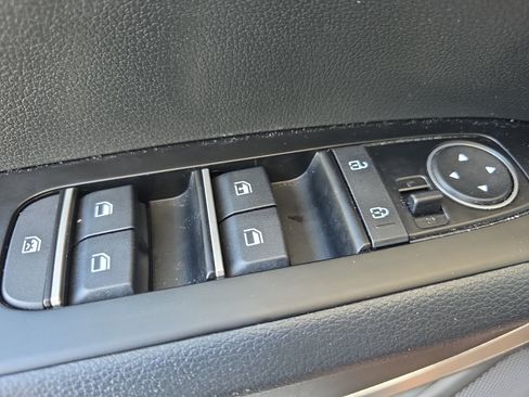 Certified 2025 Kia Soul LX w/ LX Technology Package FWD image 26