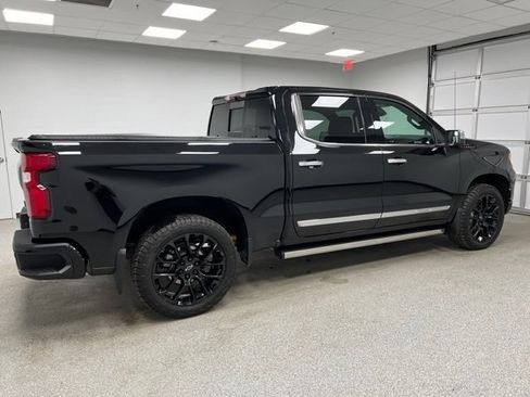 Used 2023 Chevrolet Silverado 1500 High Country w/ High Country Premium Package AWD/4WD image 10