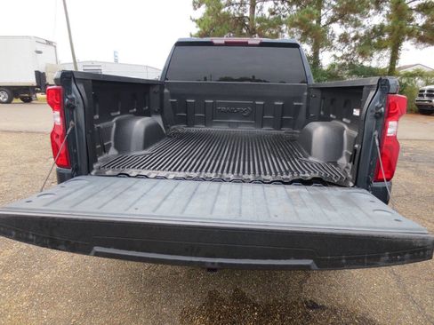 Used 2019 Chevrolet Silverado 1500 Custom w/ Custom Value Package image 14