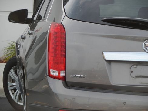 Used 2011 Cadillac SRX Luxury FWD image 1