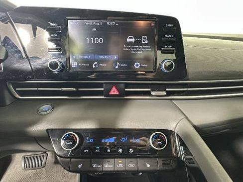 Used 2022 Hyundai Elantra SEL w/ Convenience Package FWD image 23
