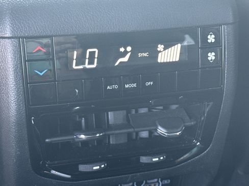 Used 2024 Jeep Grand Cherokee L Laredo image 25