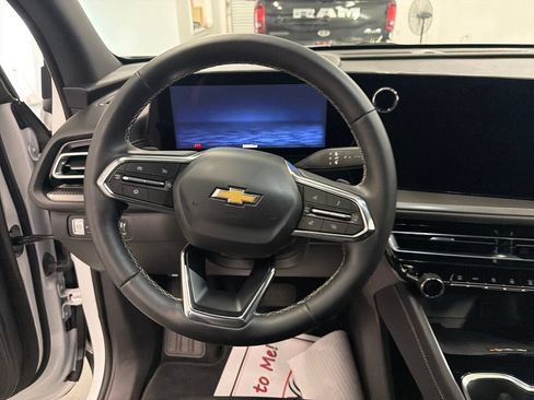 Used 2026 Chevrolet Traverse LT FWD image 19