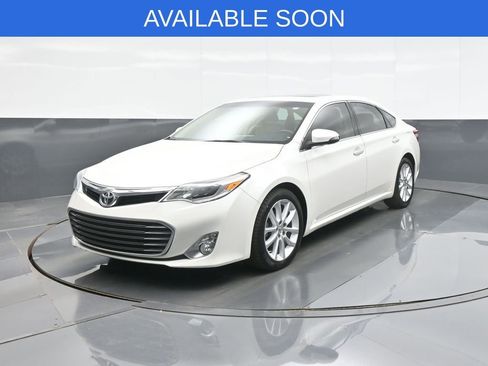 Used 2013 Toyota Avalon Limited FWD image 3
