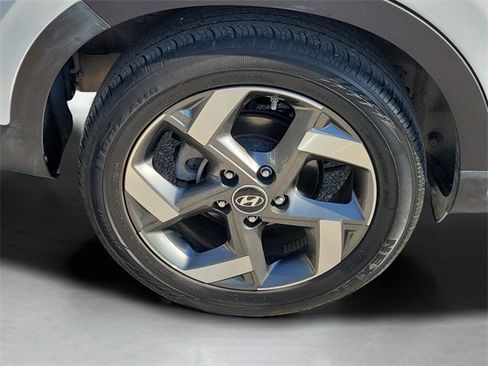 Used 2023 Hyundai Venue SEL image 5