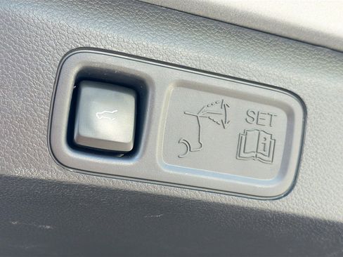 Used 2024 Ford Expedition Limited image 14