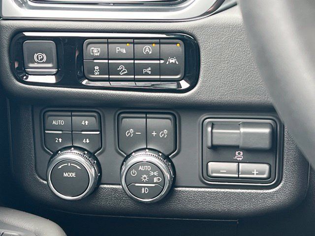 New 2026 GMC Yukon Elevation w/ Elevation Premium Package AWD/4WD image 2