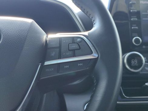 Used 2021 Toyota Highlander XLE FWD image 17