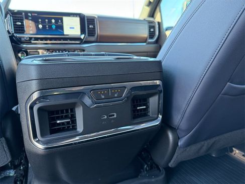 Used 2024 Chevrolet Silverado 2500 High Country image 16