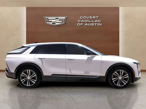 Certified 2024 Cadillac Lyriq Luxury AWD/4WD image 5