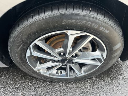 Used 2023 Kia Forte LXS image 17