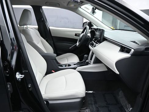 Used 2022 Toyota Corolla Cross L FWD image 35