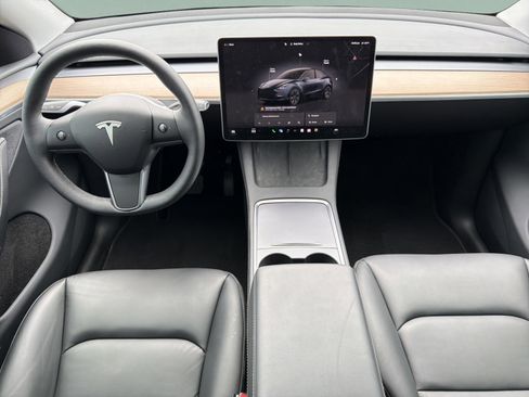 Used 2025 Tesla Model Y Long Range image 12