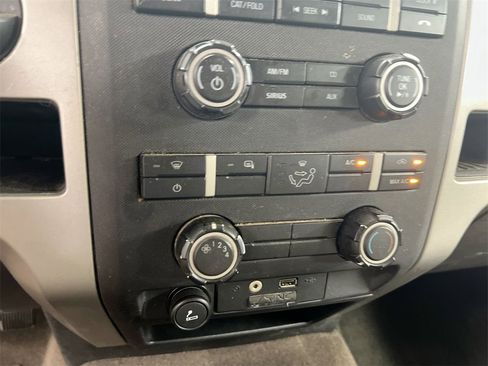 Used 2010 Ford F150 XLT image 14