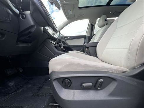 Used 2018 Volkswagen Tiguan SE AWD/4WD image 12
