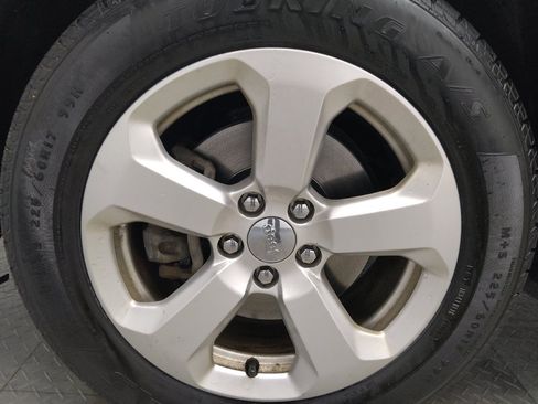 Used 2018 Jeep Compass Latitude w/ Safe & Security Group FWD image 31