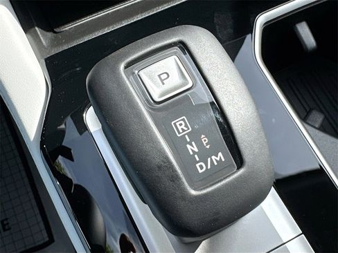 New 2025 Mitsubishi Outlander SE image 17