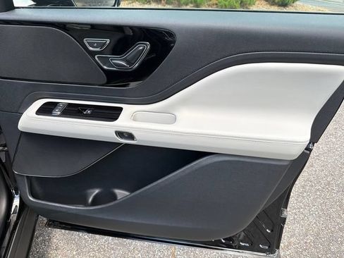 New 2026 Lincoln Aviator 2WD w/ Jet Appearance Package image 14