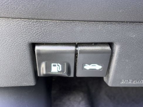 Used 2020 Nissan Kicks S FWD image 14