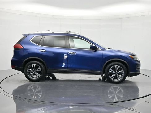 Used 2019 Nissan Rogue SV w/ Premium Package FWD image 4