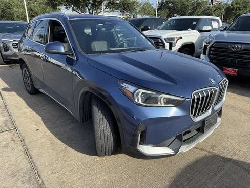 Used 2025 BMW X1 xDrive28i AWD/4WD image 3
