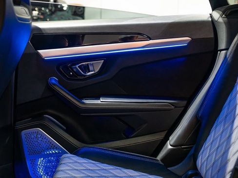 Used 2019 Lamborghini Urus AWD/4WD image 23