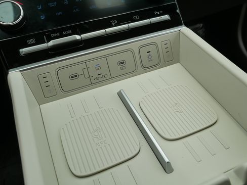 Certified 2025 Hyundai Santa Fe Calligraphy FWD image 30