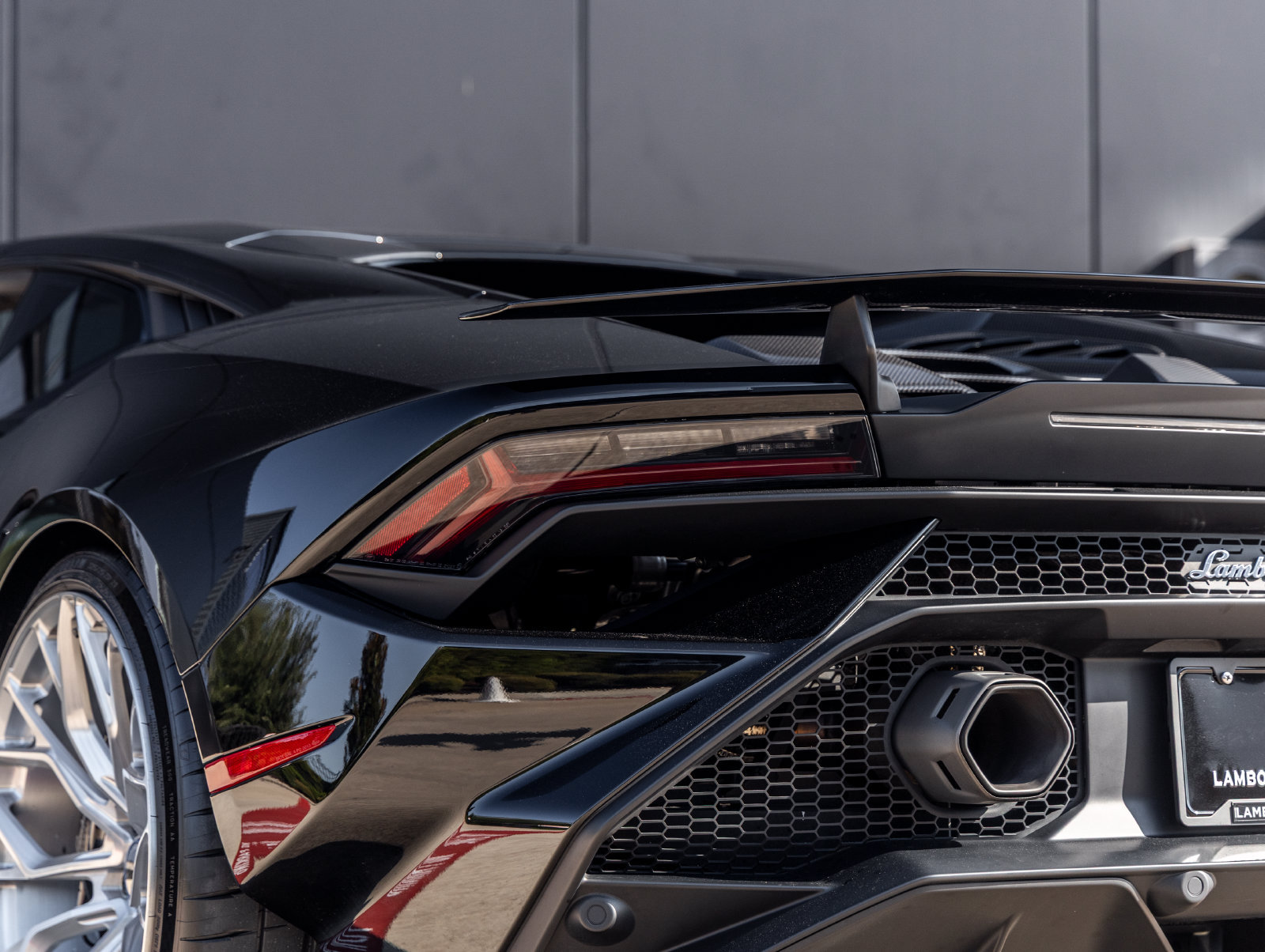 Used 2023 Lamborghini Huracan Tecnica RWD image 13