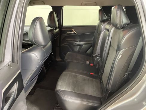 Used 2024 Mitsubishi Outlander SE image 39