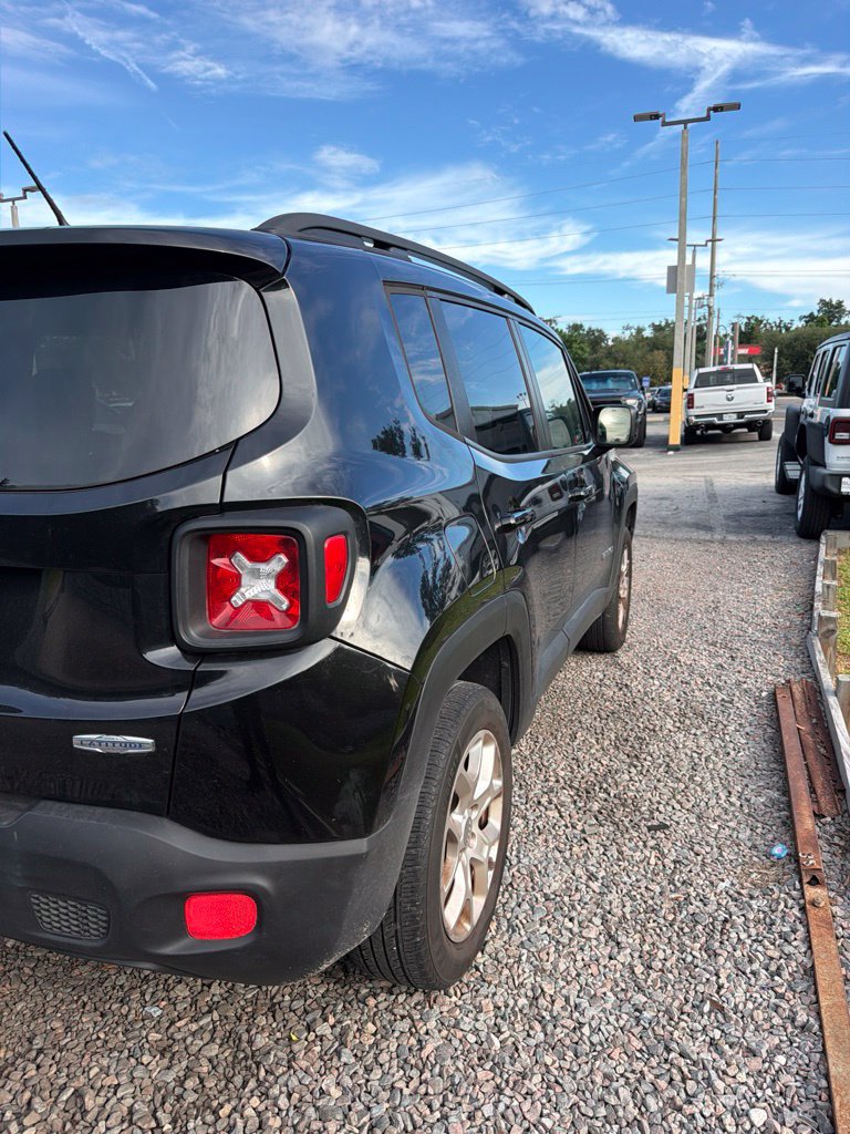 Used 2016 Jeep Renegade Latitude AWD/4WD image 5