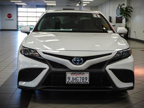 Used 2024 Toyota Camry SE w/ Audio Upgrade Package FWD image 4