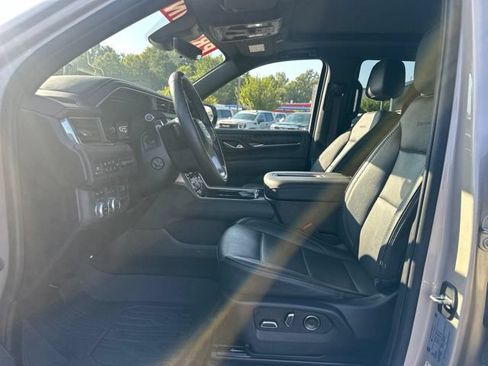 Used 2023 GMC Yukon Denali w/ Denali Reserve Package AWD/4WD image 9