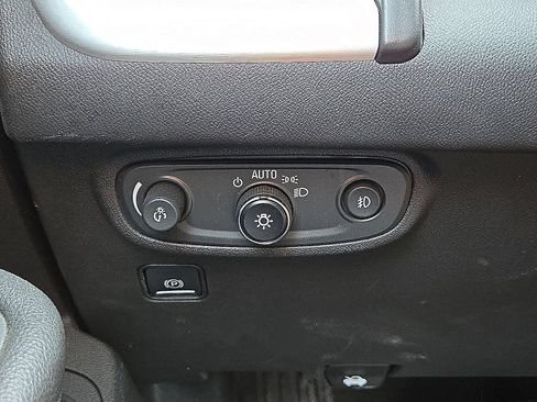 Used 2022 GMC Terrain SLT FWD image 25