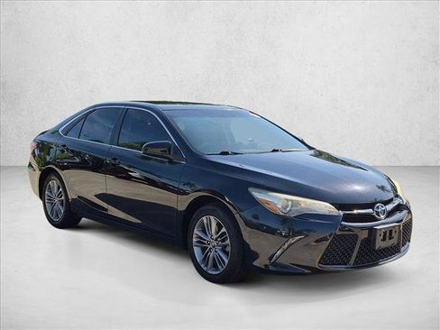 Used 2015 Toyota Camry SE FWD image 3