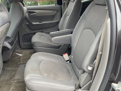 Used 2017 Chevrolet Traverse LT w/ Style and Technology Package image 7