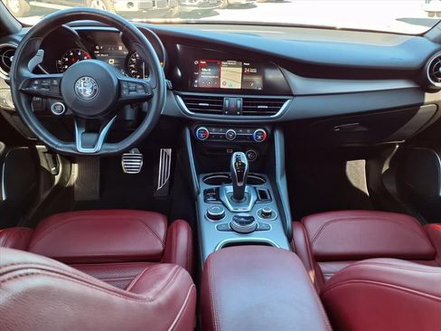 Used 2023 Alfa Romeo Giulia Veloce image 17